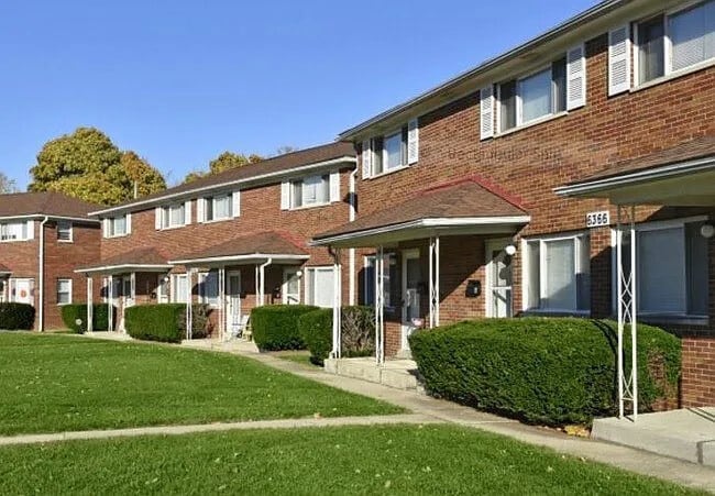 Building Photo - Now Leasing 2 bed 1 Bath Townhome North Columbus (Ambleside Commons)