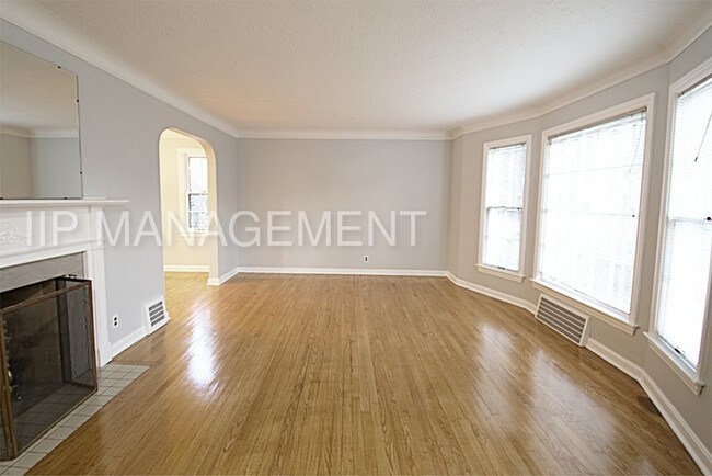 Photo - Lovely 3BD-1.5 BA Cleveland Hts Colonial!