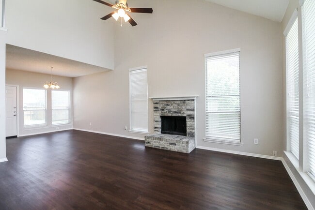 Photo - 317 Pebblebrook Ln
