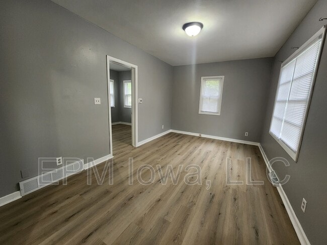 Photo - 151 French St