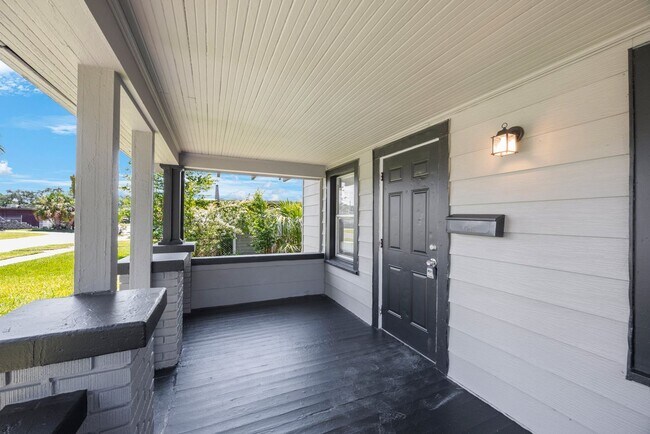 Photo - Cosy 2 bedroom 1 bath home with nice size yard $1850 SECTION 8 WELCOME**