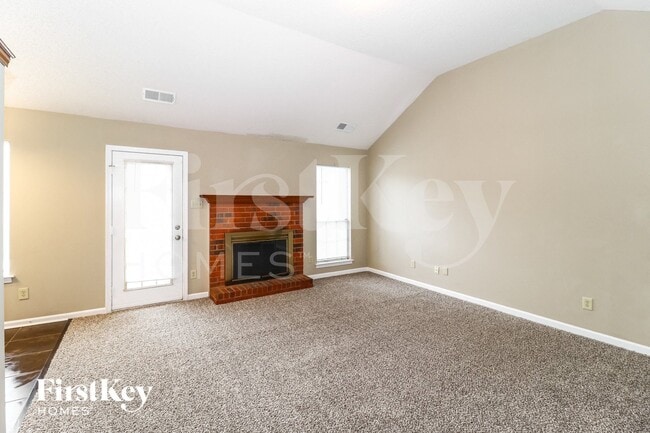 Photo - 5672 Riverhead Ave