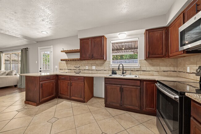 Building Photo - 1407 Somercotes Ln