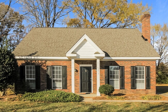 Building Photo - 5013 Farmview Dr