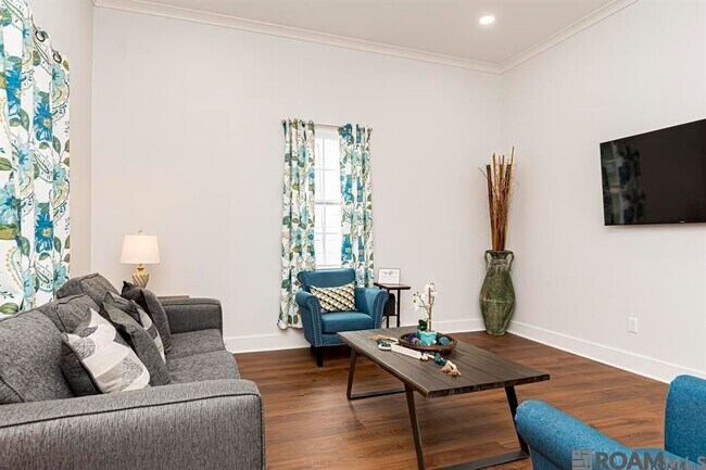 Photo - 634 E BOULEVARD