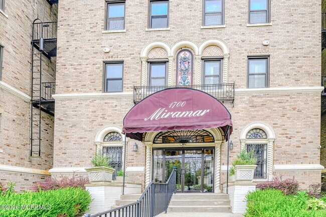 1700 Webb St Unit 5F