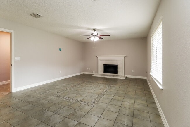 Photo - 4002 Ashwood Dr