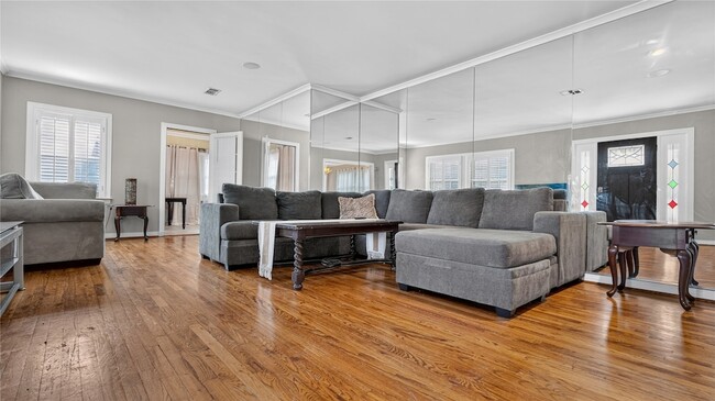 Photo - 1606 W Shady Grove Rd