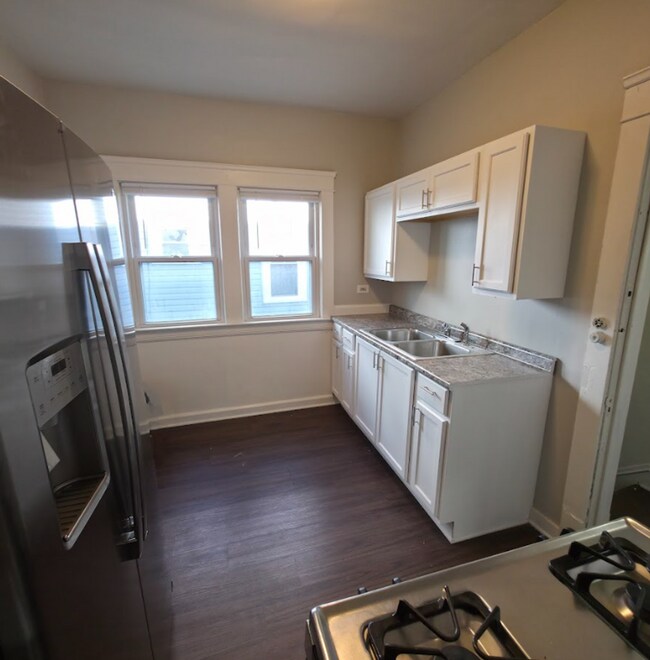 Photo - 747 E 117th St Unit 1