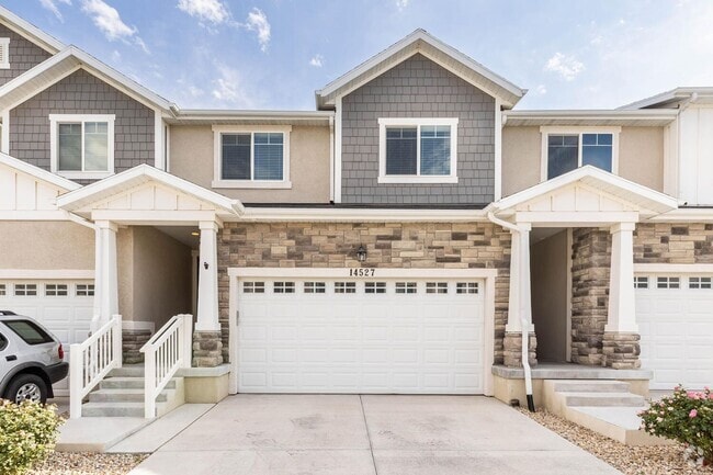 Building Photo - Bright and Charming Townhome Nestled in th...