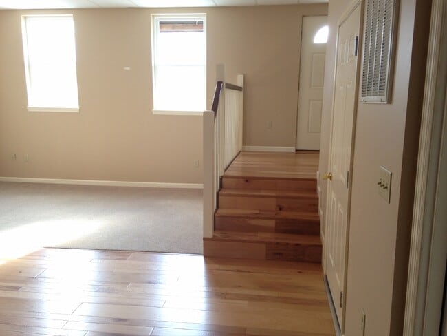 Building Photo - 494 Mill St Unit 1