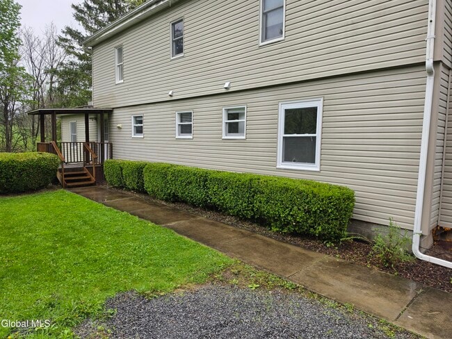 Building Photo - 112 Carriage House Ln