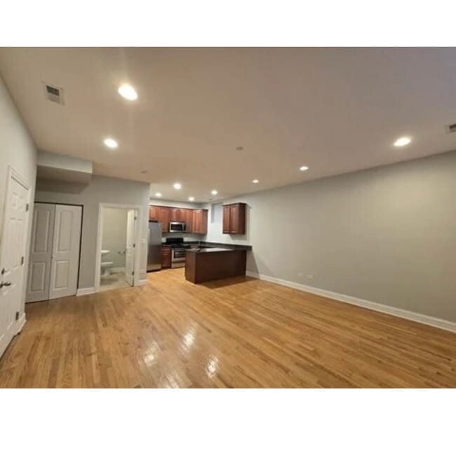 Building Photo - 3831 N Kedzie Ave Unit 3