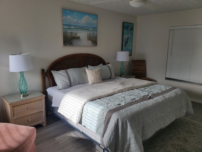 Photo - 590 NE Lima Vias