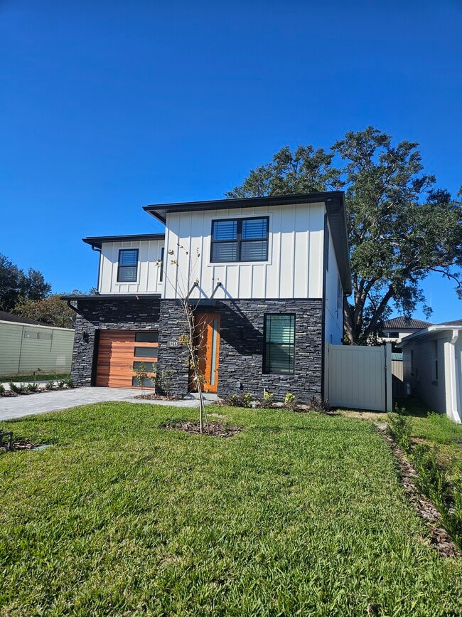 Photo - 1213 Formosa Ave