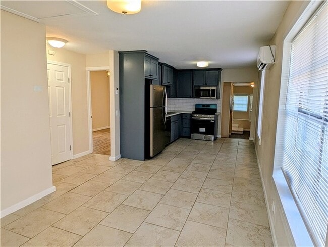 Photo - 637 Jester St