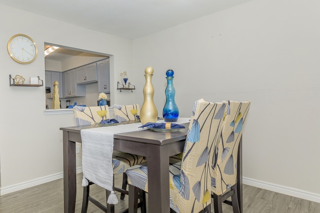 03.jpg - Valencia Grove Apartments