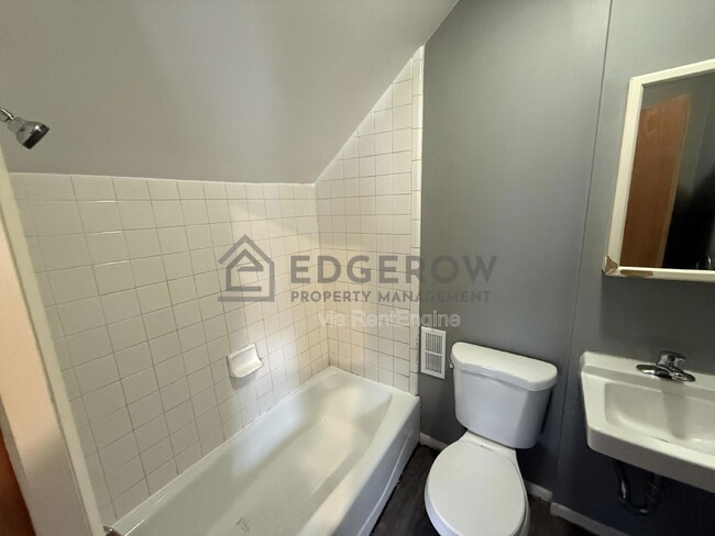 Photo - 1354 Wealthy St SE Unit C