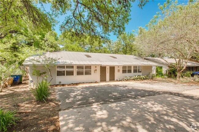 Building Photo - 2300 Trailside Dr Rental