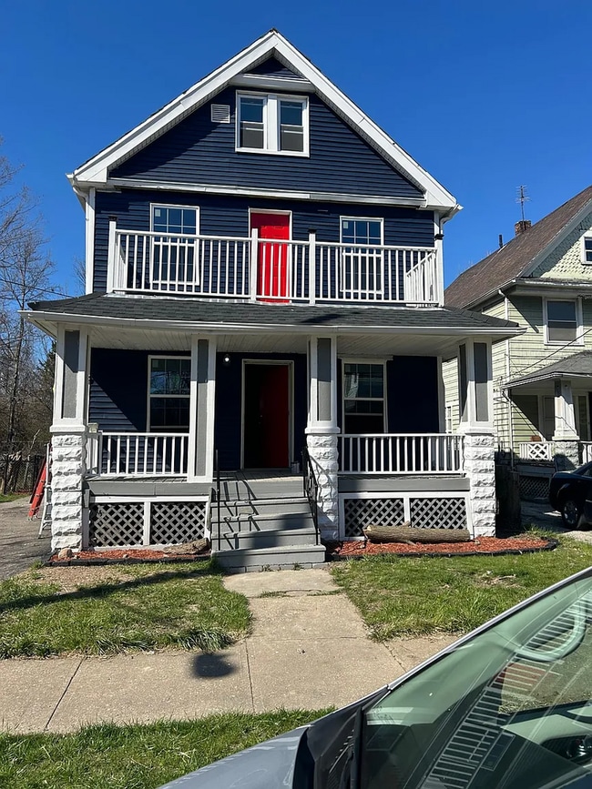 Building Photo - 9919 Stoughton Ave Unit 2