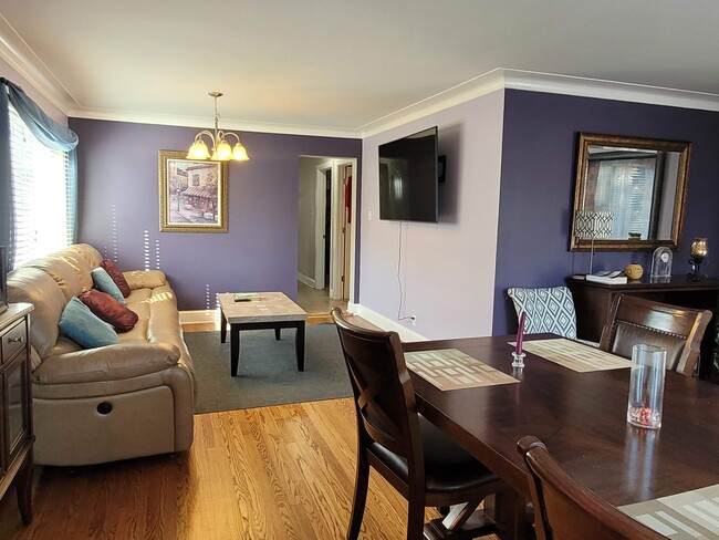 Photo - 8726 S Francisco Ave