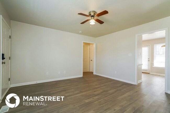 Photo - 813 Lusterleaf Pl