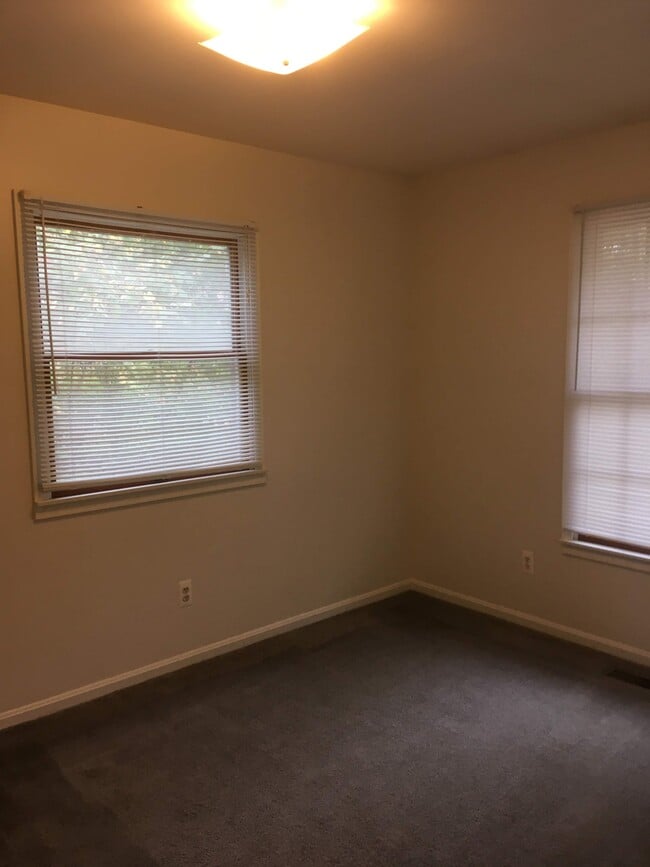 Building Photo - 11347 Ford Road Rental
