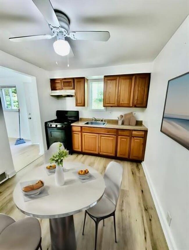 Photo - 185 Howard St