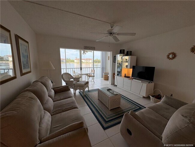 4492 NE Ocean Blvd Unidad G2