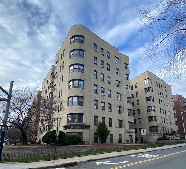 Building Photo - 311 Main St Rental