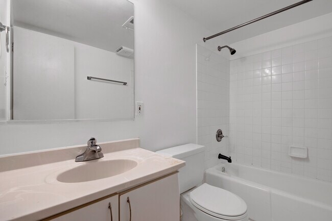 Photo - 1 Bed 1 Bath Dupont Circle apartment Unidad A