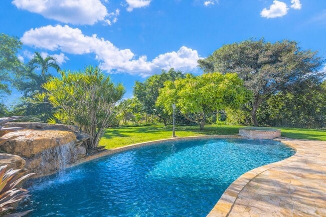 Photo - 916 Roberts Rd