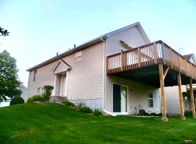 Photo - 7354 Windsor Dr N