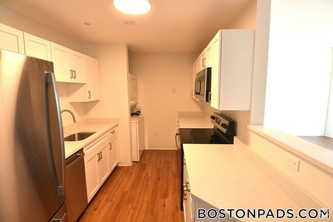 Building Photo - 75 Peterborough St Rental