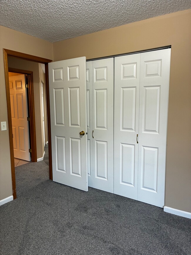 2B 1B D 2nd Bed Closet - Whispering Pines