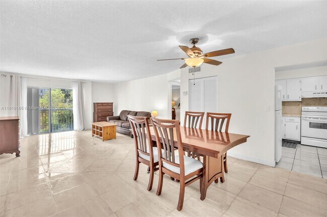 Photo - 17800 Atlantic Blvd Unidad 303