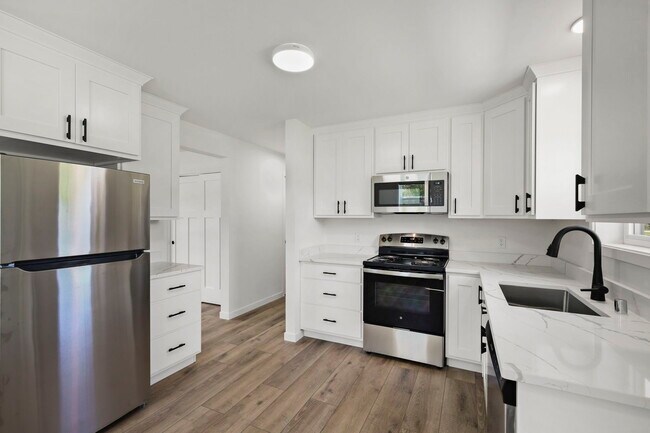 424 E Union St, Lone Rock, WI 53556