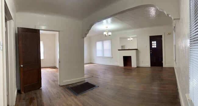 Photo - 1019 Pile St