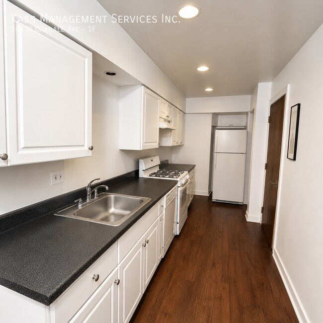 Building Photo - 644 W Oakdale Ave Unit 1F