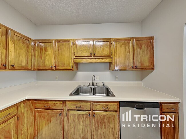 Photo - 627 Rapids Rd