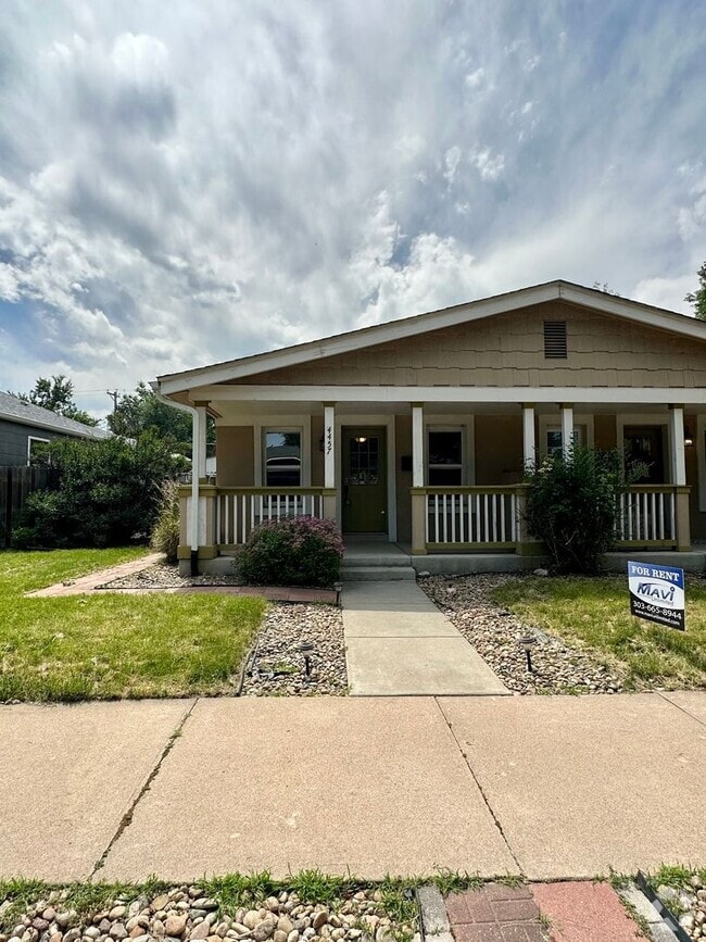 Building Photo - 2 Bedroom 1 Bath Duplex Available Mid Augu... Rental