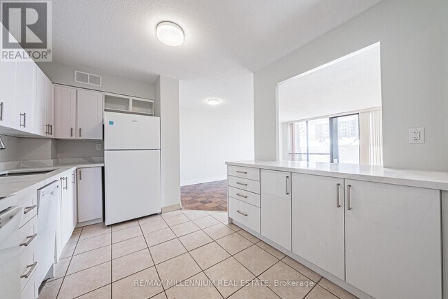 Photo - 2220 Marine Dr Unité 308