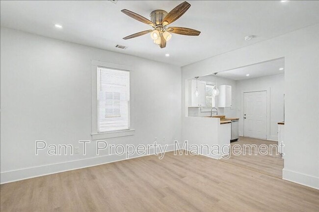 Photo - 615 W 39th St Unit B