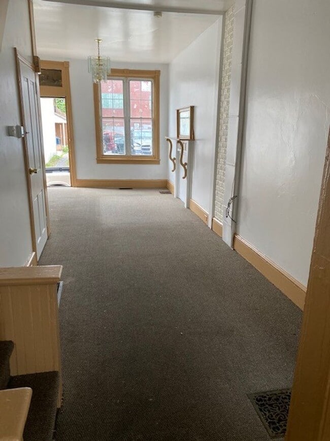 Photo - 3 BEDROOM HOUSE FOR RENT