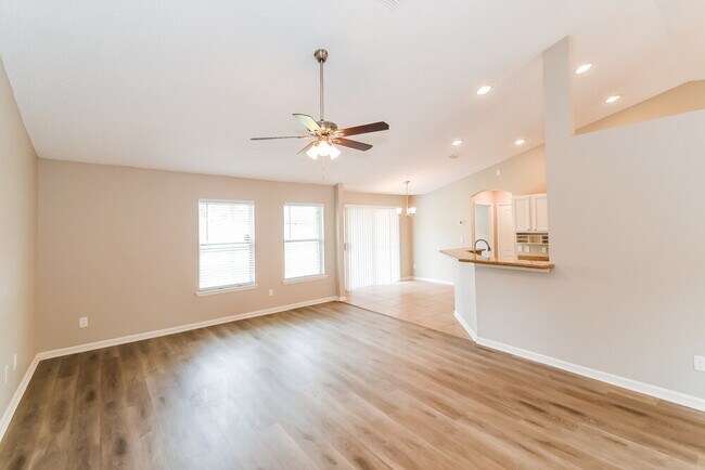 Photo - 1266 Summit Oaks Dr E