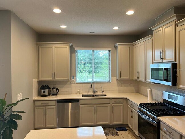 Photo - 393 Evertree Loop