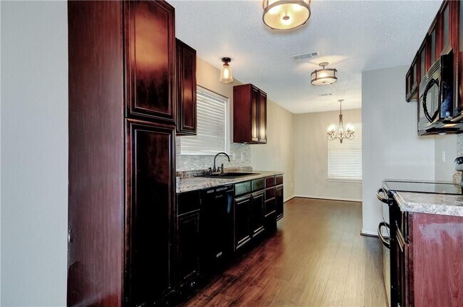 Photo - 1704 Northbrook Ln