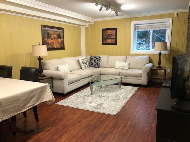 Building Photo - 430 Newlands Rd Unit FURNISHED SUITE