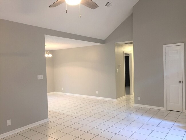 Photo - 542 Loblolly Ln