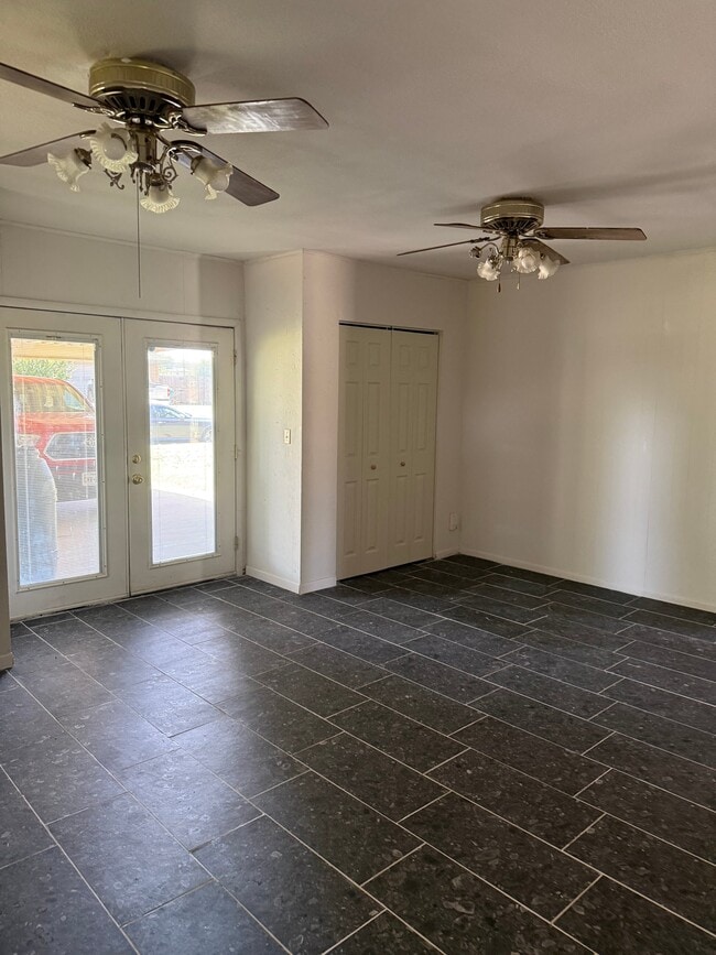 Photo - 705 Pillar St